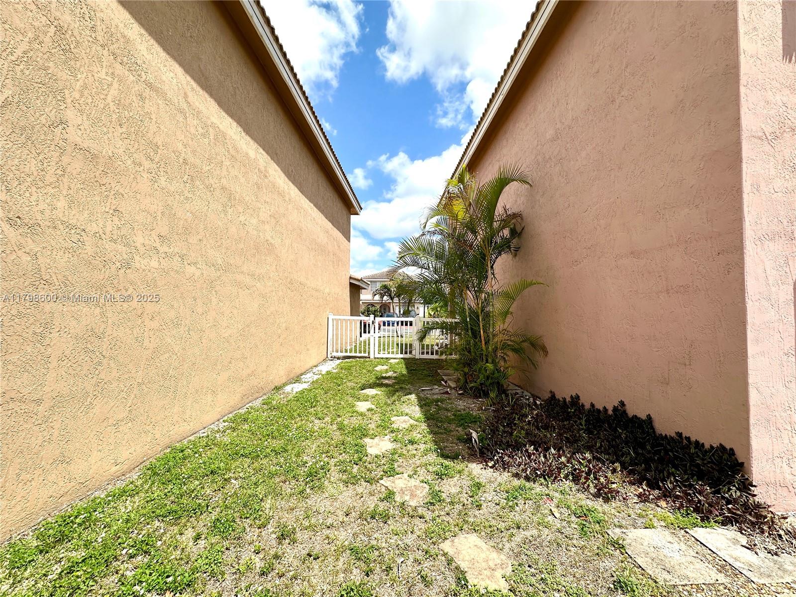 6714 NW 39th Ln, Lauderhill, Florida image 42
