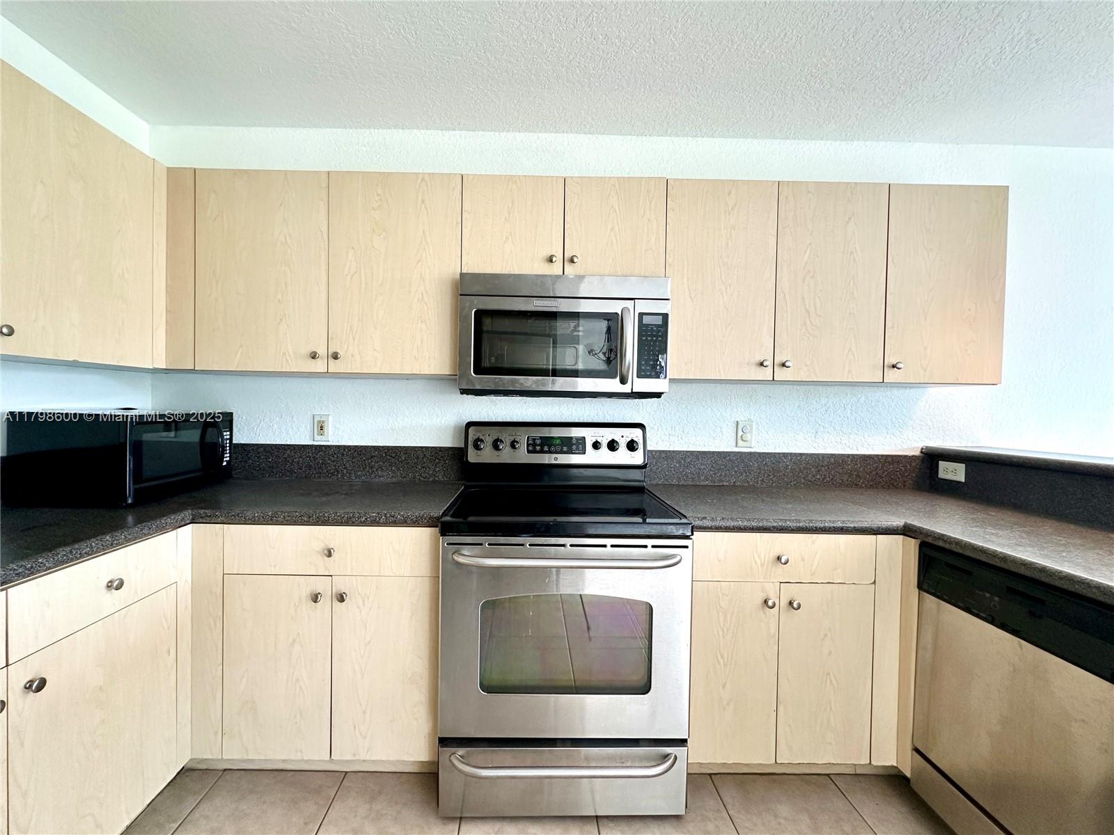 6714 NW 39th Ln, Lauderhill, Florida image 8