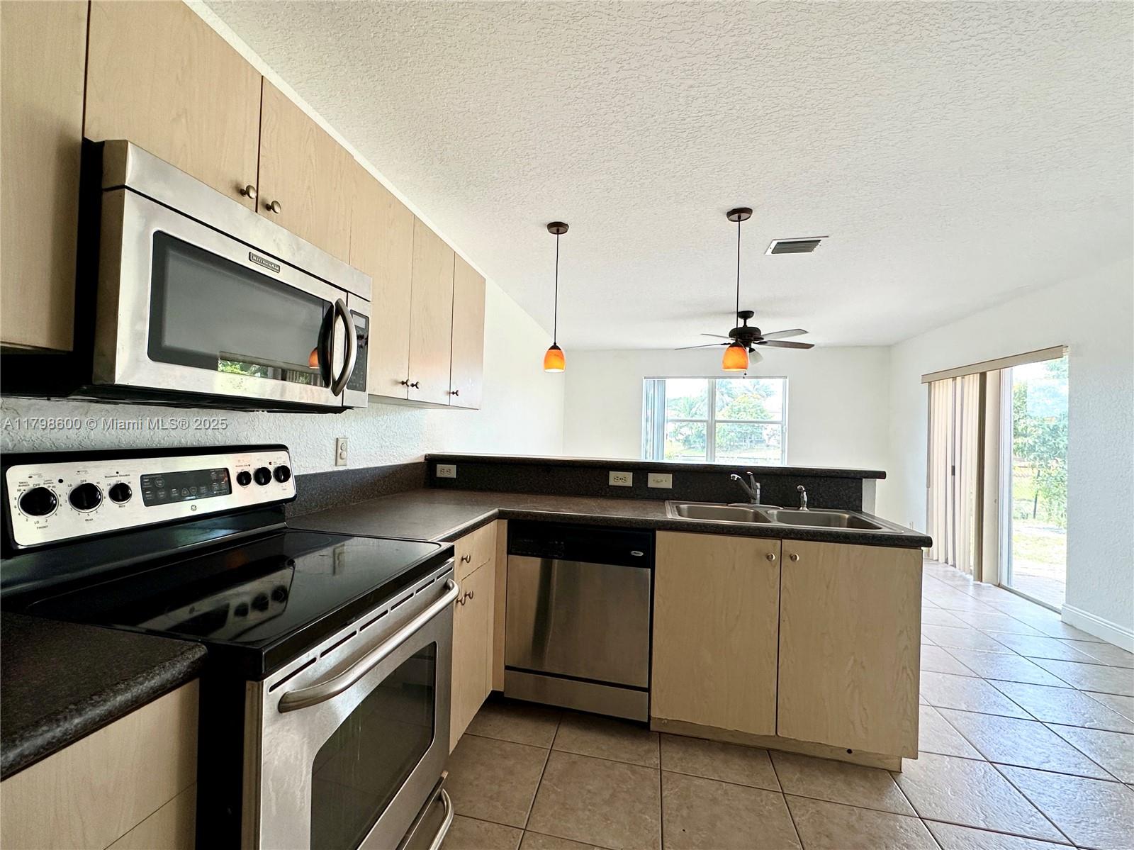 6714 NW 39th Ln, Lauderhill, Florida image 9