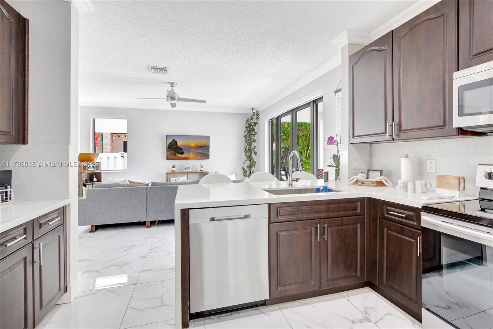 725 Tanglewood Cir, Weston, Florida image 9