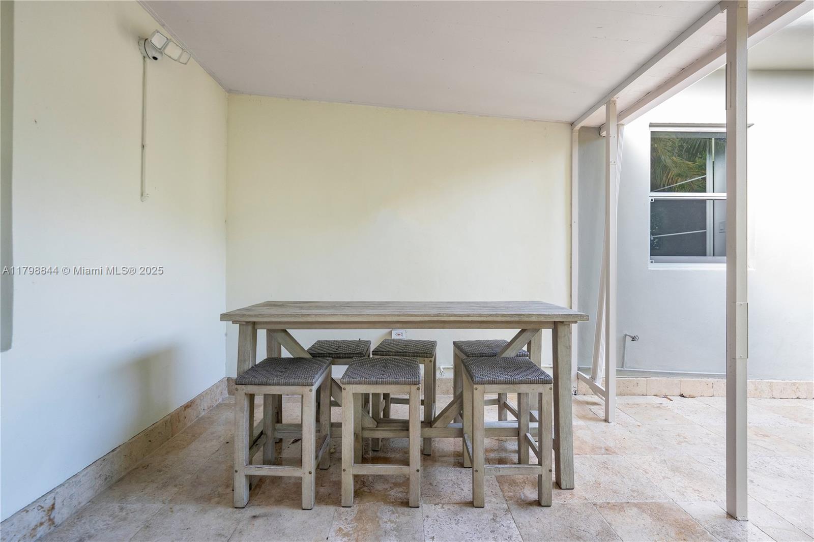 Listing Photo 14