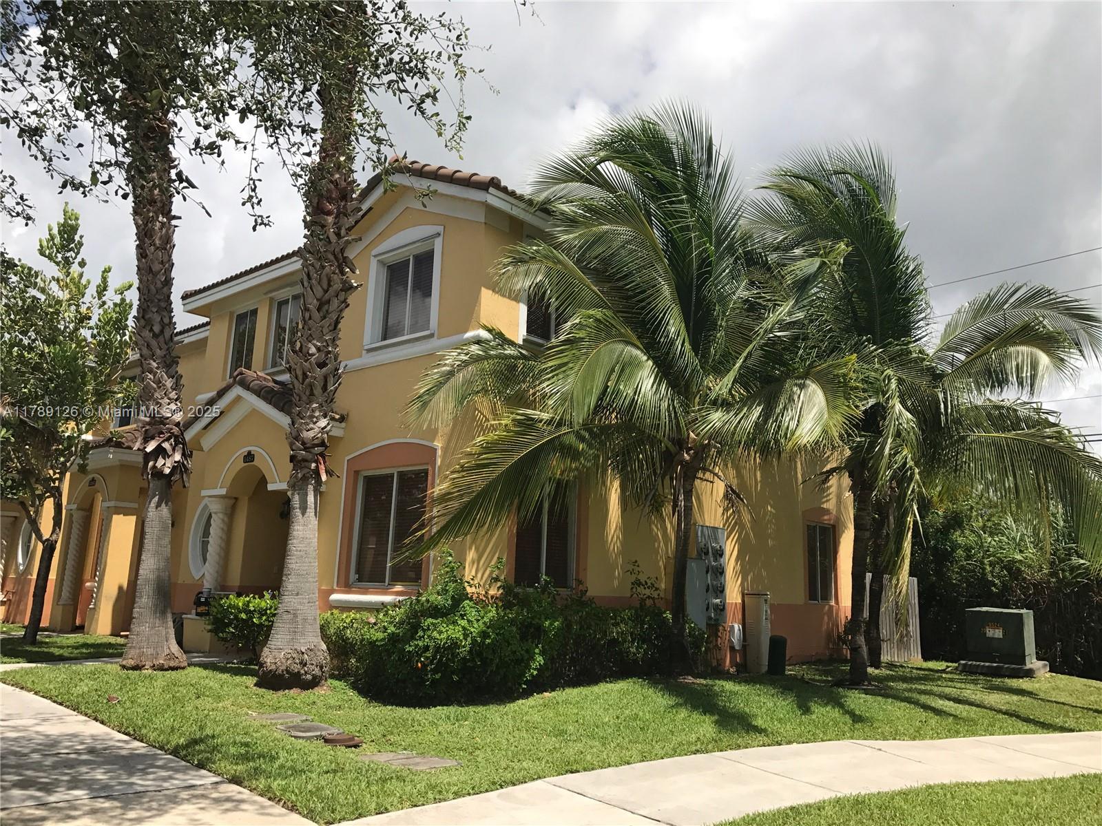 Shoma Townhomes At Keysco