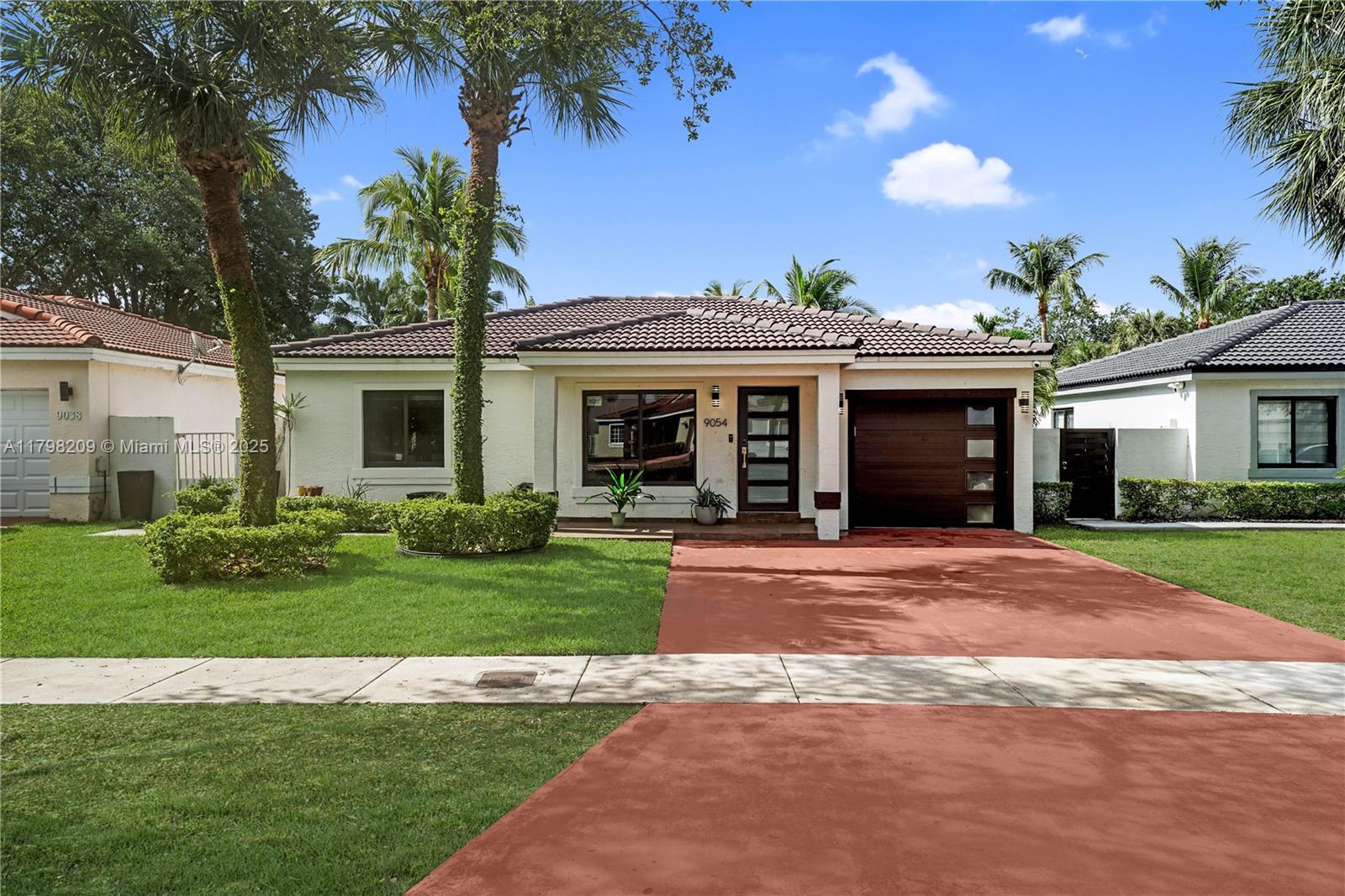 9054 NW 193rd Ter, Hialeah, Florida image 1