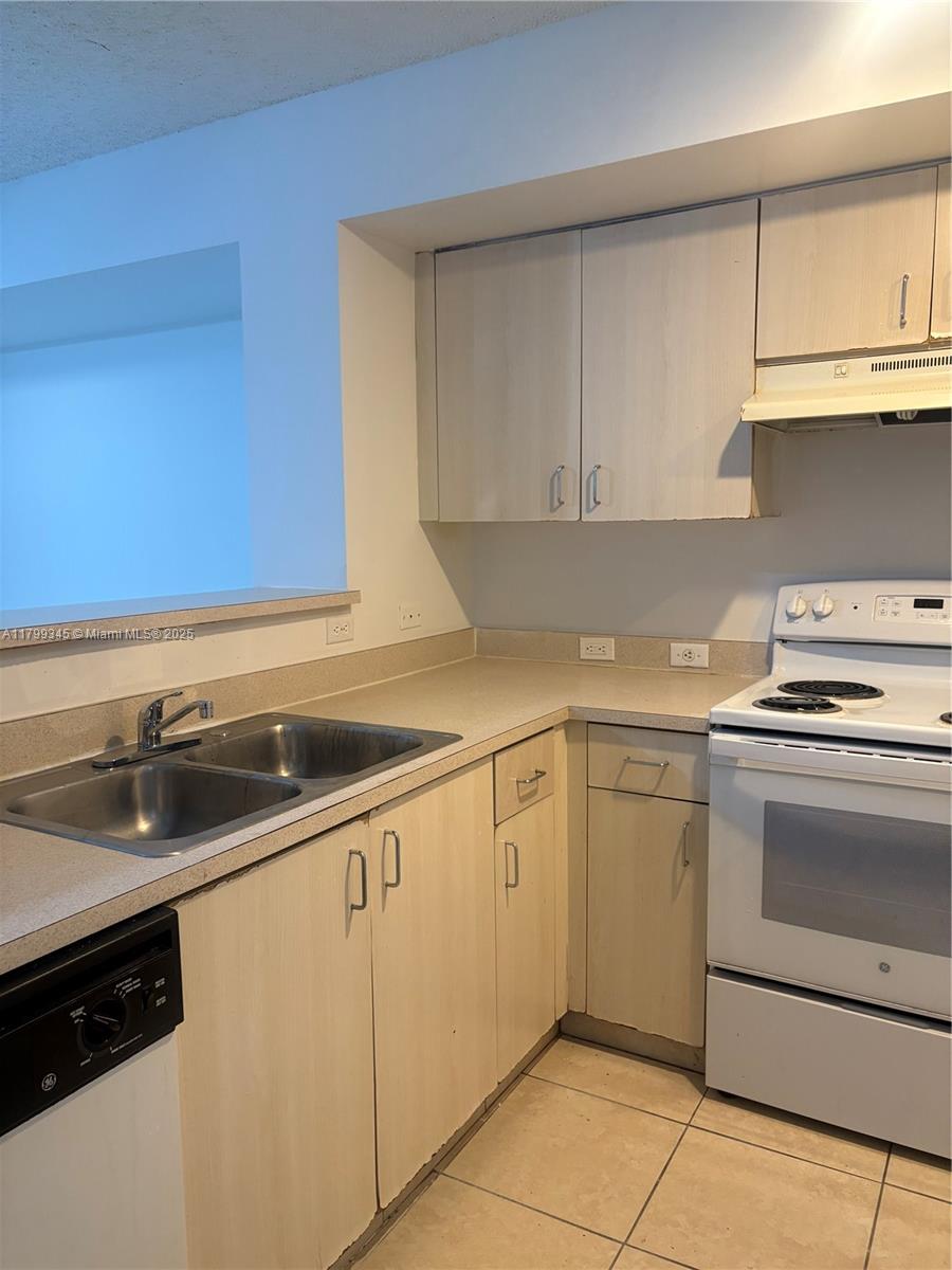 711 SW 111th Way #107, Pembroke Pines, Florida image 14