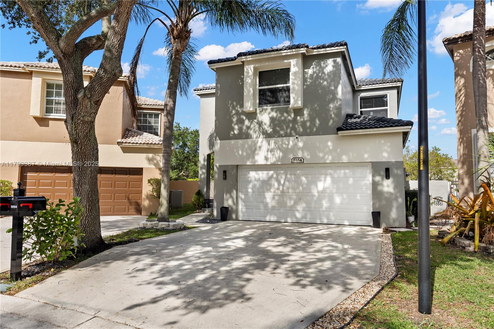 5854 Eagle Cay Cir, Coconut Creek, Florida image 2