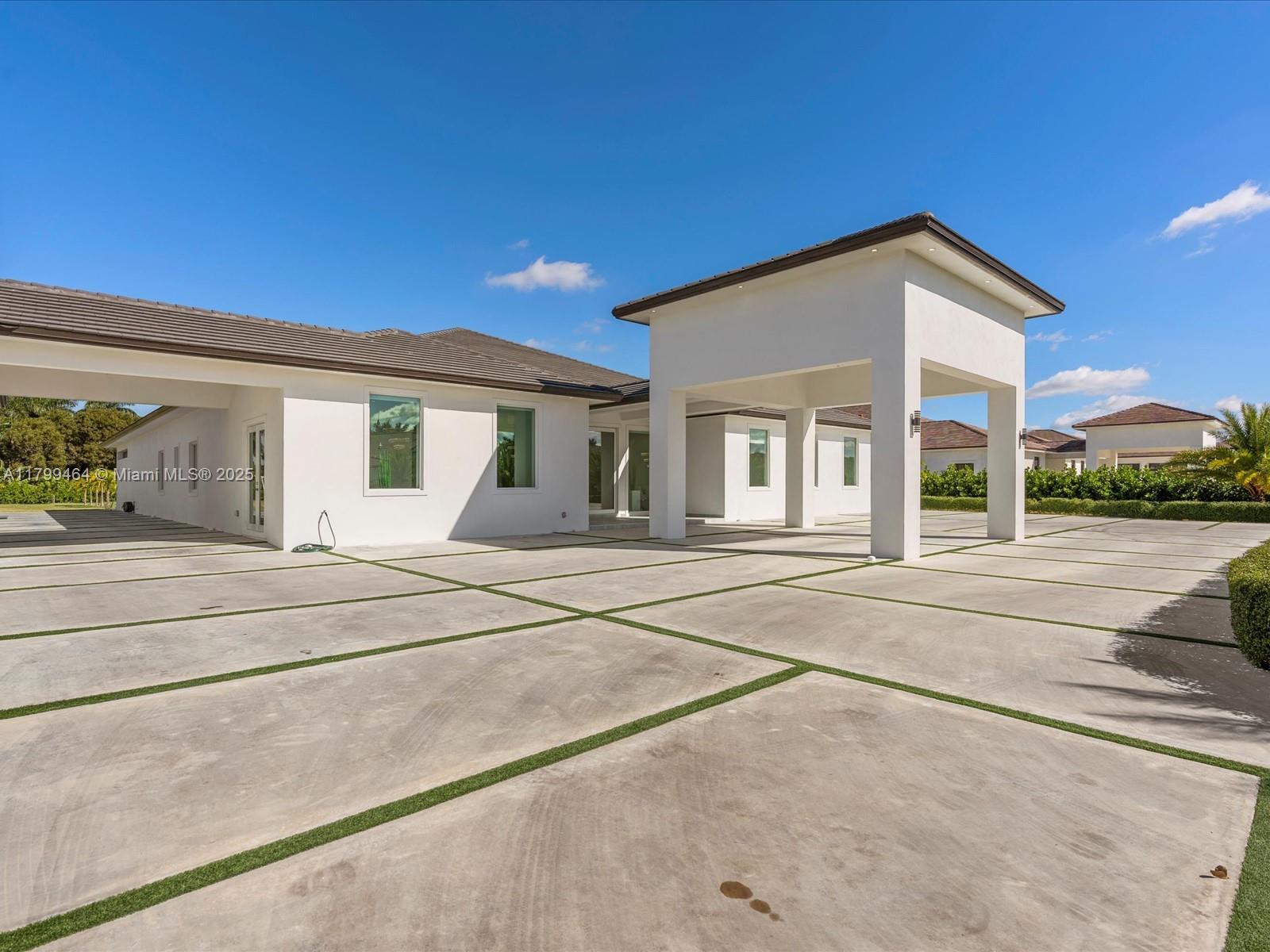 9781 NW 131st St, Hialeah Gardens, Florida image 2
