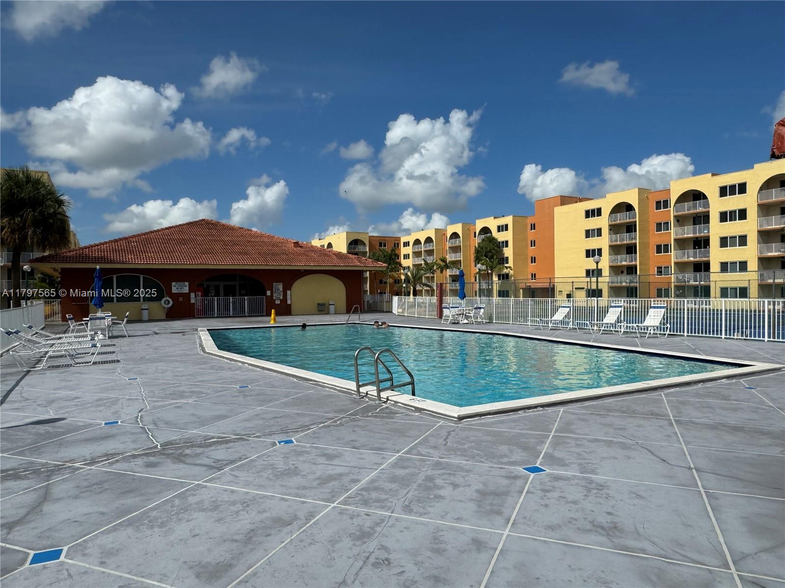 6970 NW 186th St #3-406, Hialeah, Florida image 24