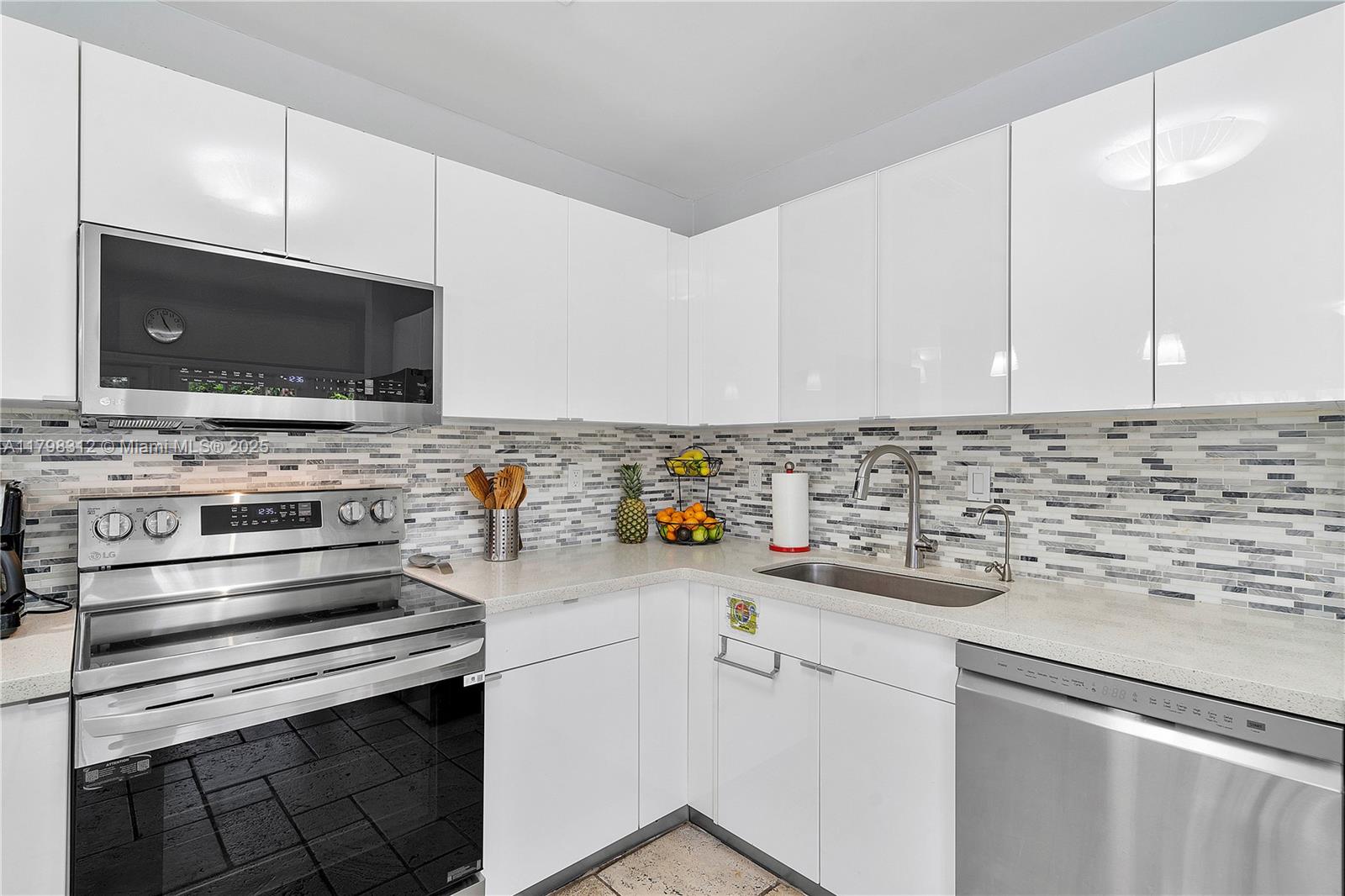 5510 SW 6th St, Plantation, Florida image 14