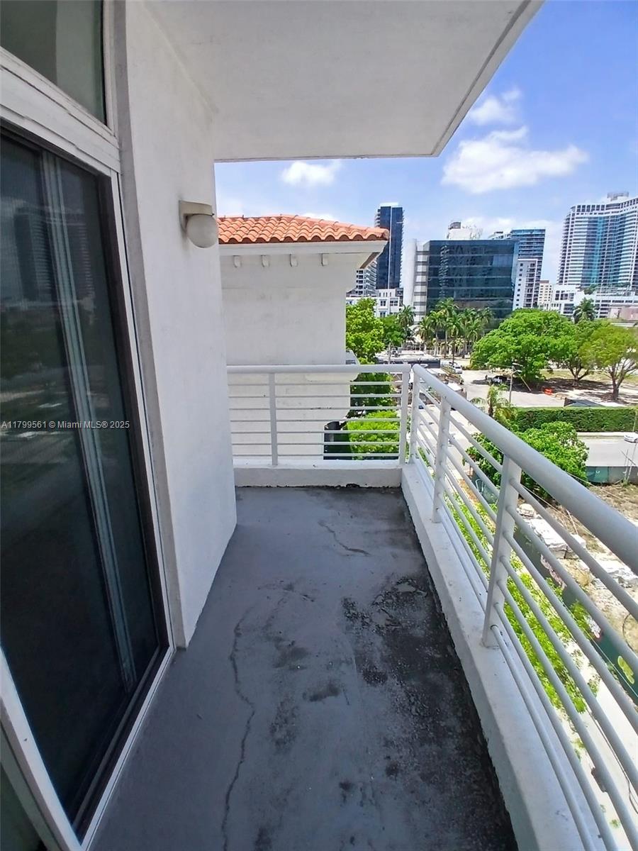 425 NE 30th St 603