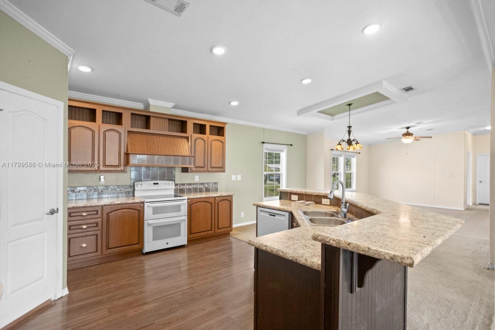 13010 SW 7th Ct, Davie, Florida image 13