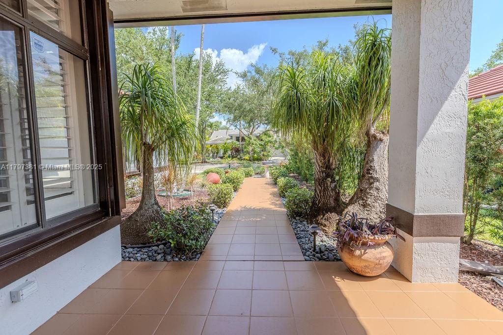808 Hampton Ct, Weston, Florida image 10