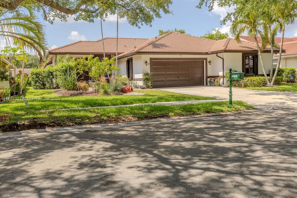 808 Hampton Ct, Weston, Florida image 6