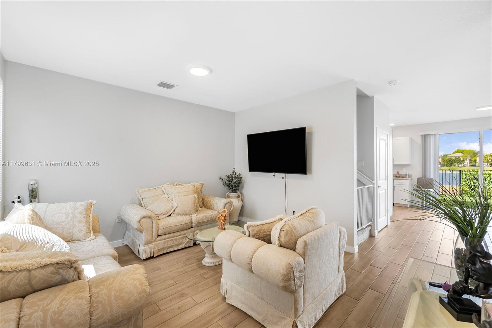 1176 SE 23rd Ave, Homestead, Florida image 4
