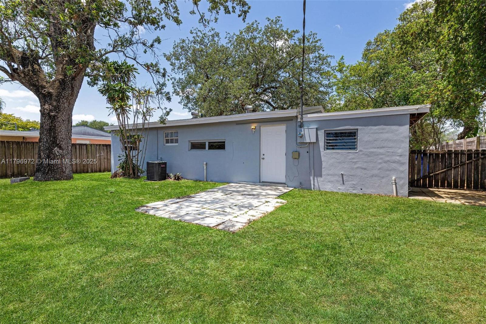 Listing Photo 12
