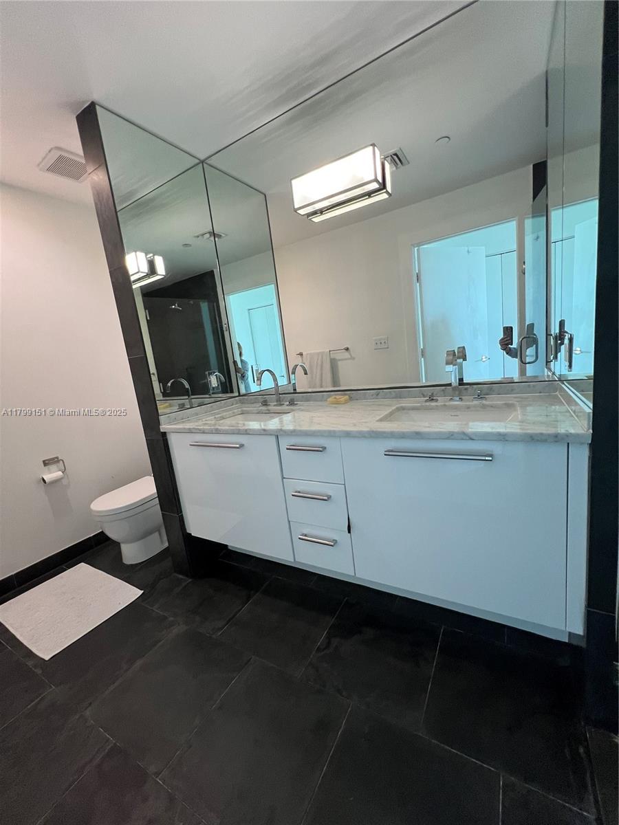900 Biscayne Blvd #2304, Miami FL 33132