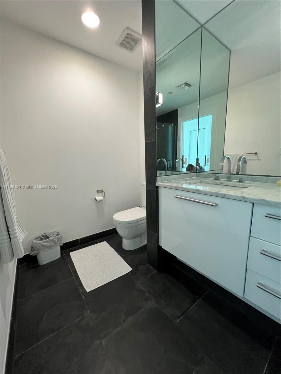 900 Biscayne Blvd #2304, Miami FL 33132