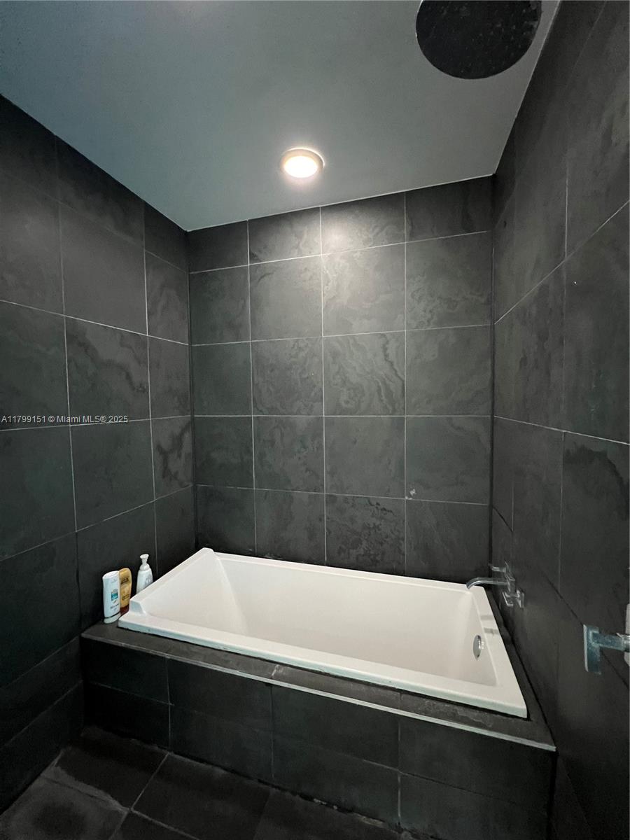 900 Biscayne Blvd #2304, Miami FL 33132