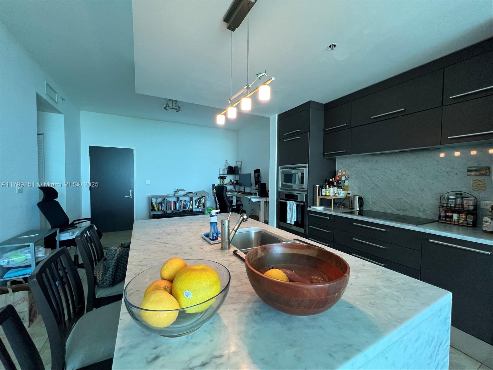 900 Biscayne Blvd #2304, Miami FL 33132
