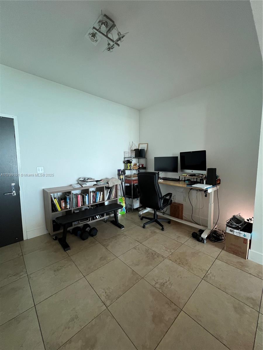900 Biscayne Blvd #2304, Miami FL 33132