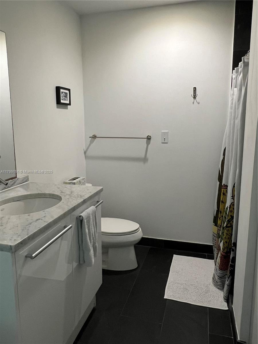 900 Biscayne Blvd #2304, Miami FL 33132