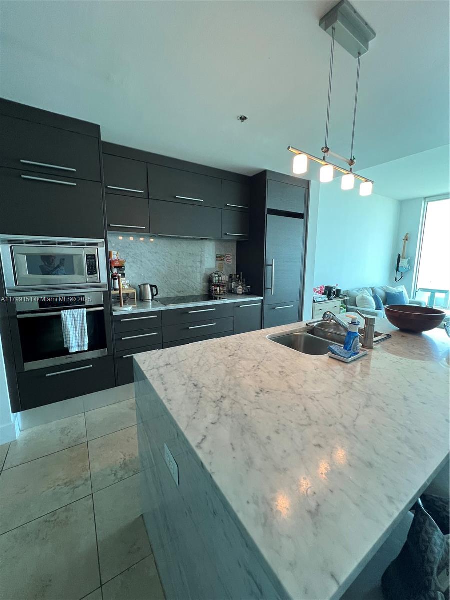 900 Biscayne Blvd #2304, Miami FL 33132