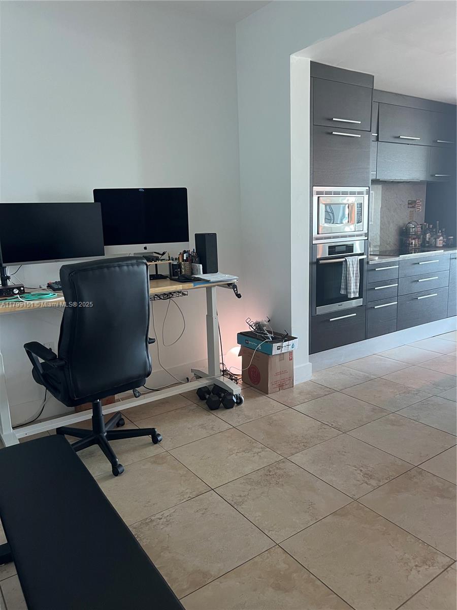 900 Biscayne Blvd #2304, Miami FL 33132