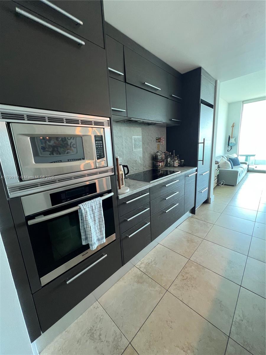 900 Biscayne Blvd #2304, Miami FL 33132