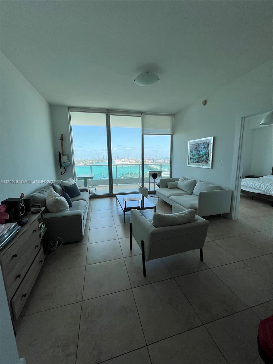 900 Biscayne Blvd #2304, Miami FL 33132