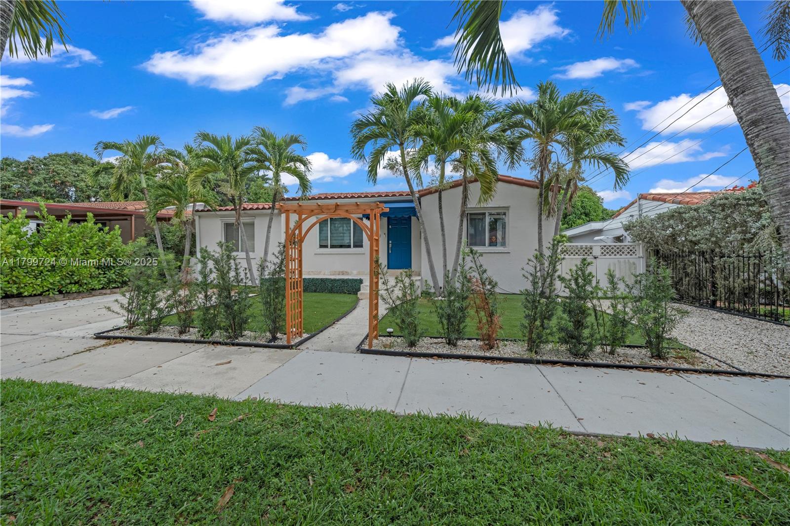 2959 SW 18th St  For Sale A11799724, FL