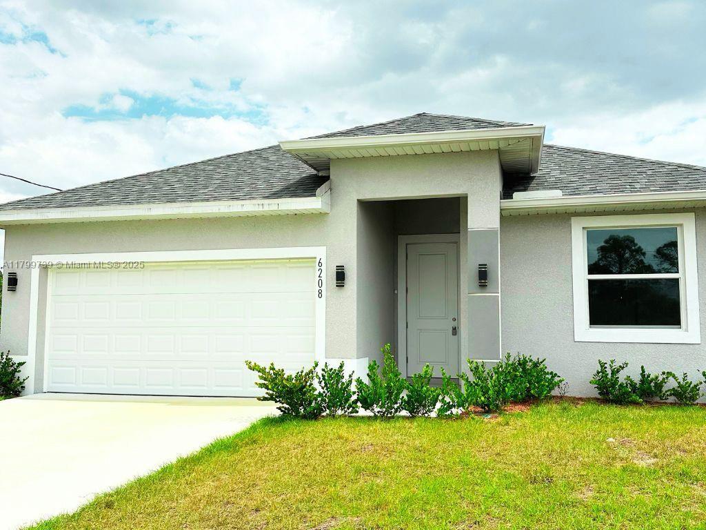 6208 Forest Ct, La Belle, Florida image 2