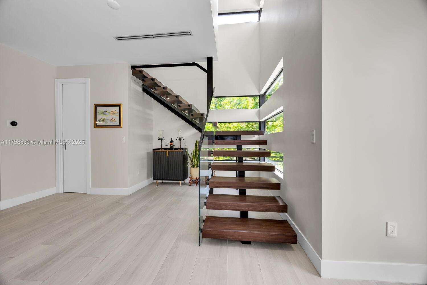 Listing Photo 11