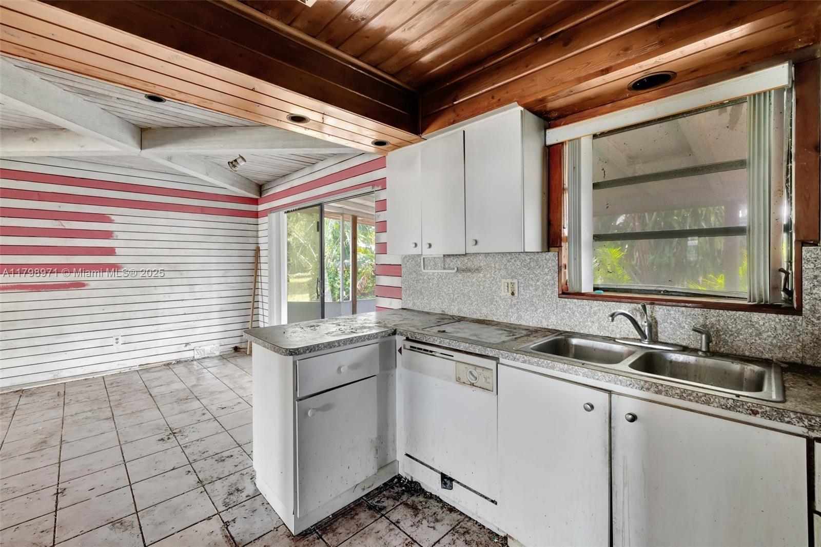 613 SW 6th St, Hallandale Beach, Florida image 13