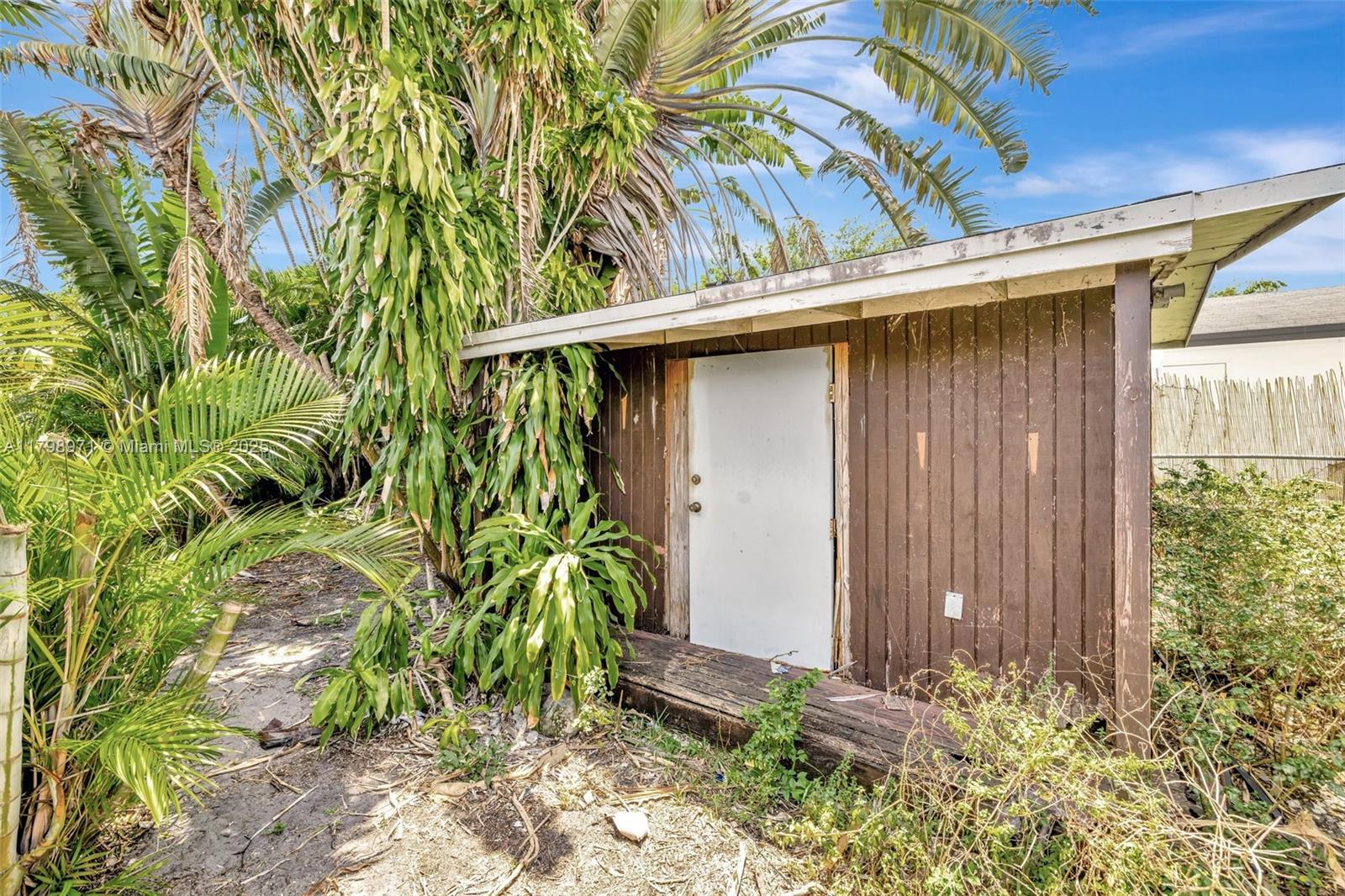 613 SW 6th St, Hallandale Beach, Florida image 30