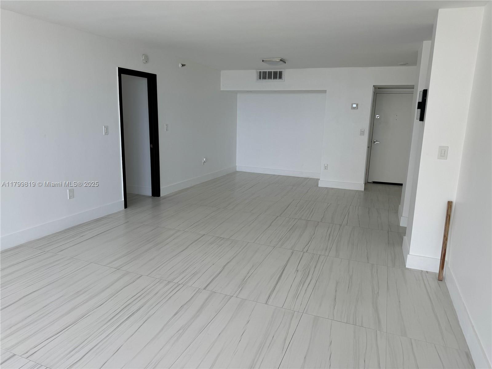 20505 E Country Club Dr #1436, Aventura, Florida image 4