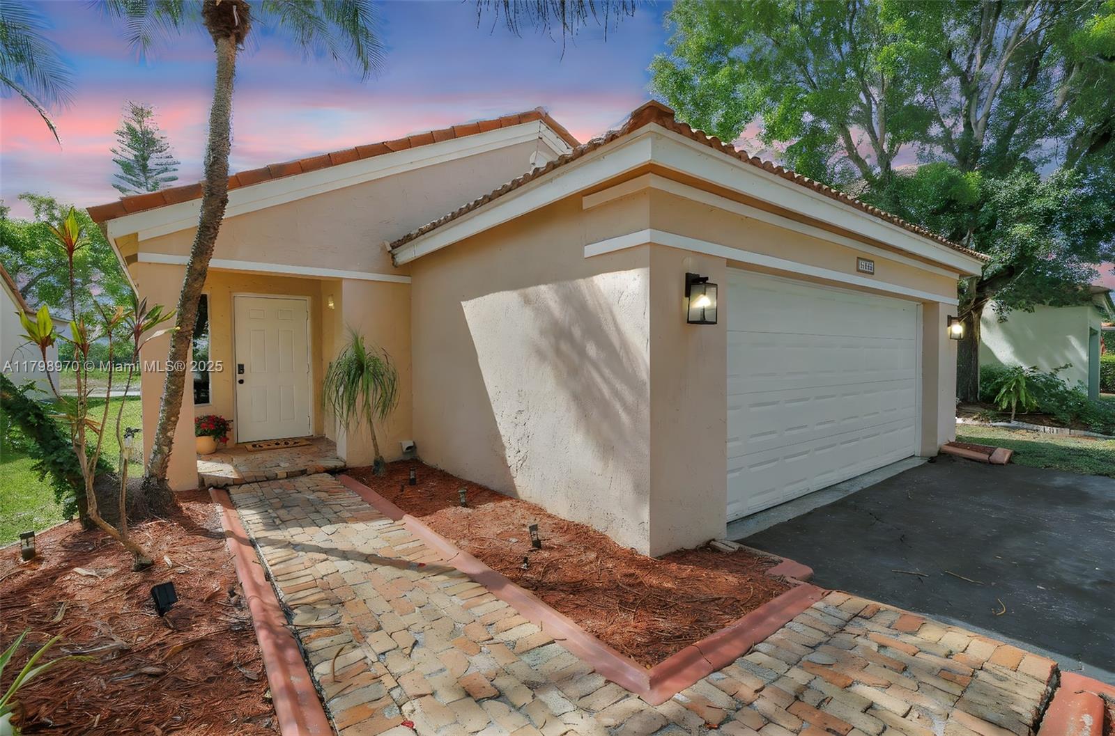 1565 Presidio Dr, Weston, Florida image 2