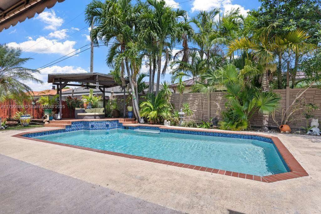 8721 NW 170th Ter, Hialeah, Florida image 11