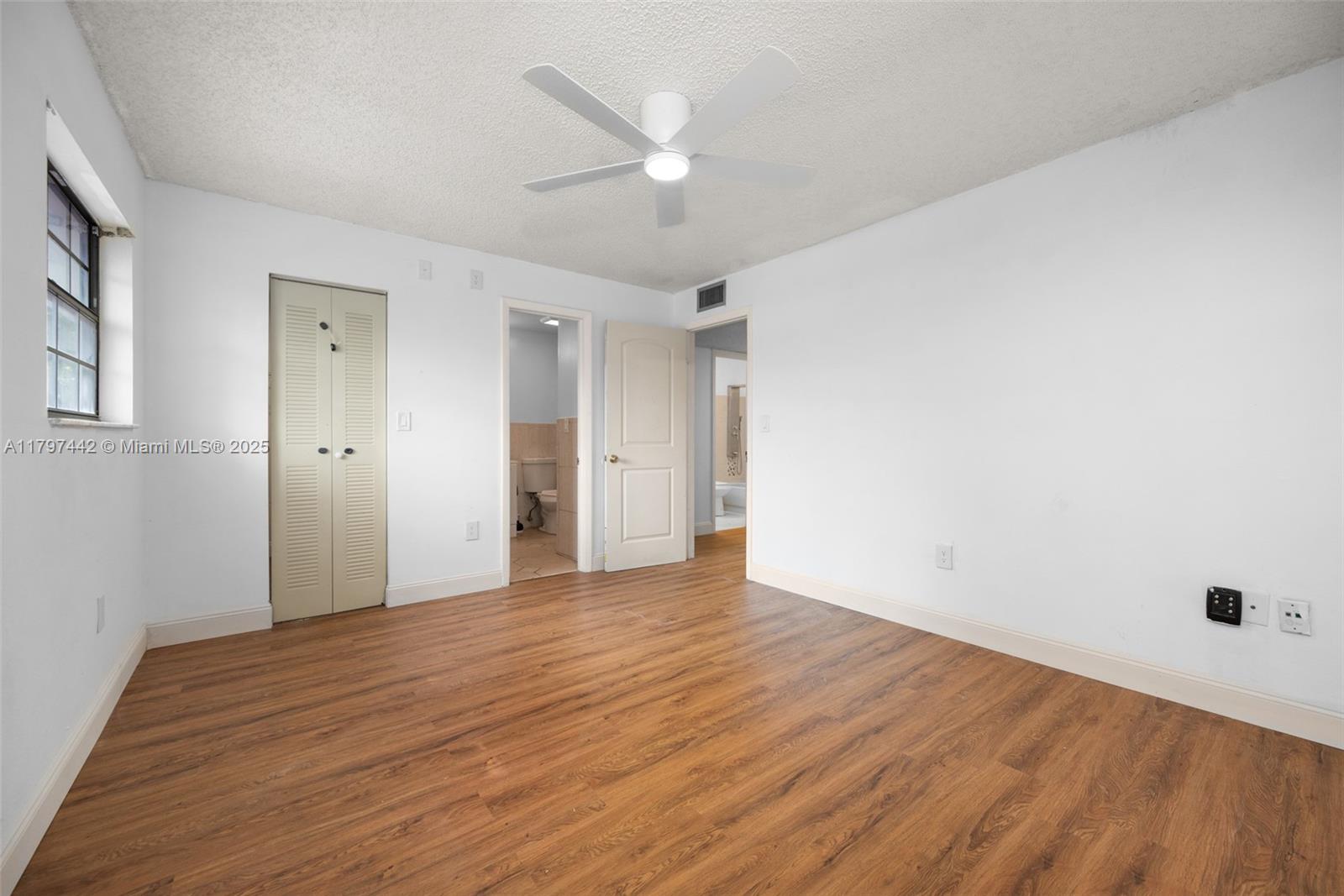 933 NE 199th St #207, Miami, Florida image 14