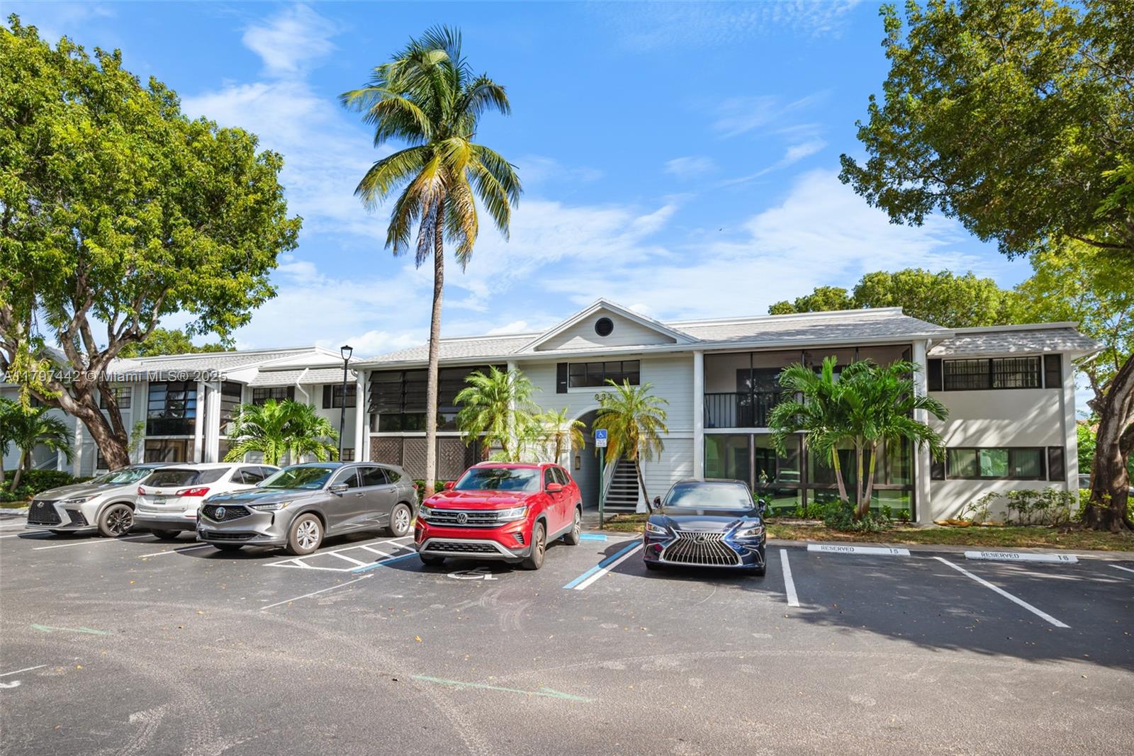 933 NE 199th St #207, Miami, Florida image 2