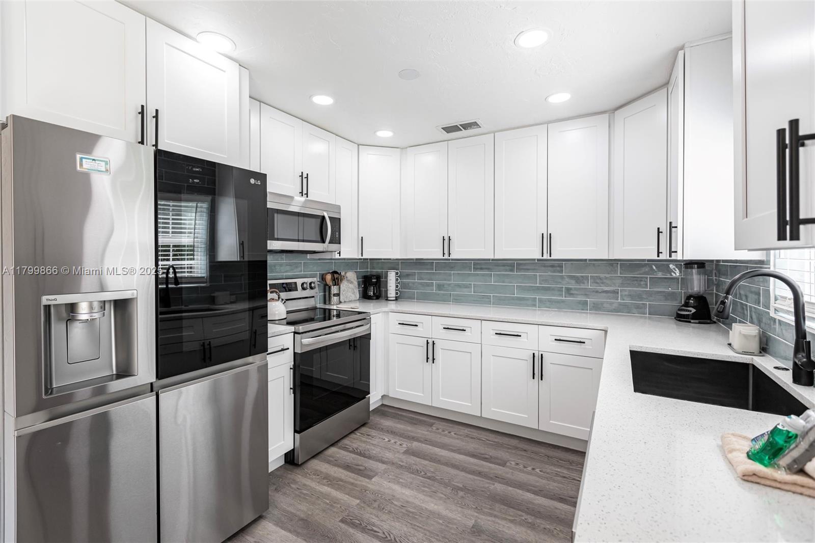 2906 S Tuttle Ave, Sarasota, Florida image 14