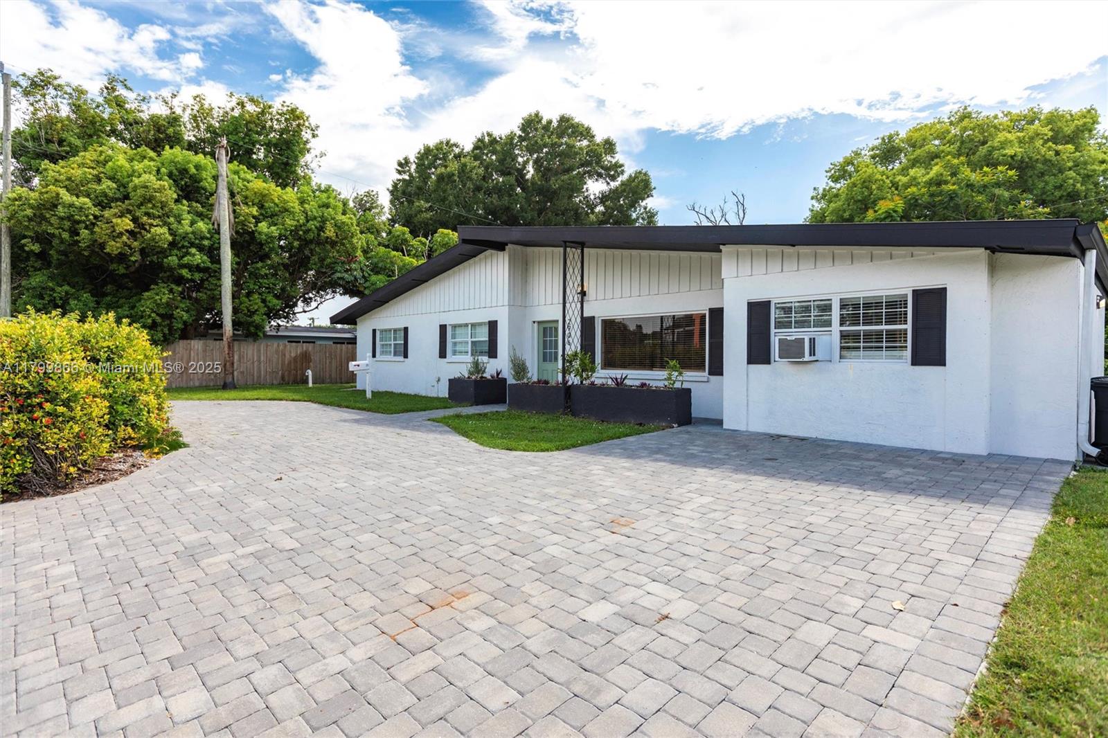 2906 S Tuttle Ave, Sarasota, Florida image 4