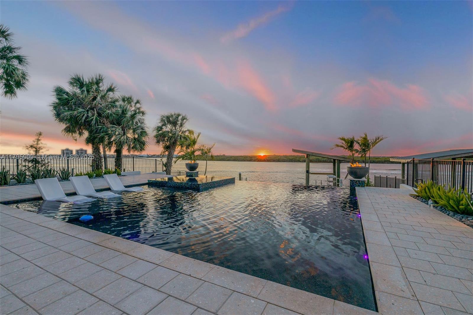 1194 N Peninsula Ave, New Smyrna Beach, Florida image 1