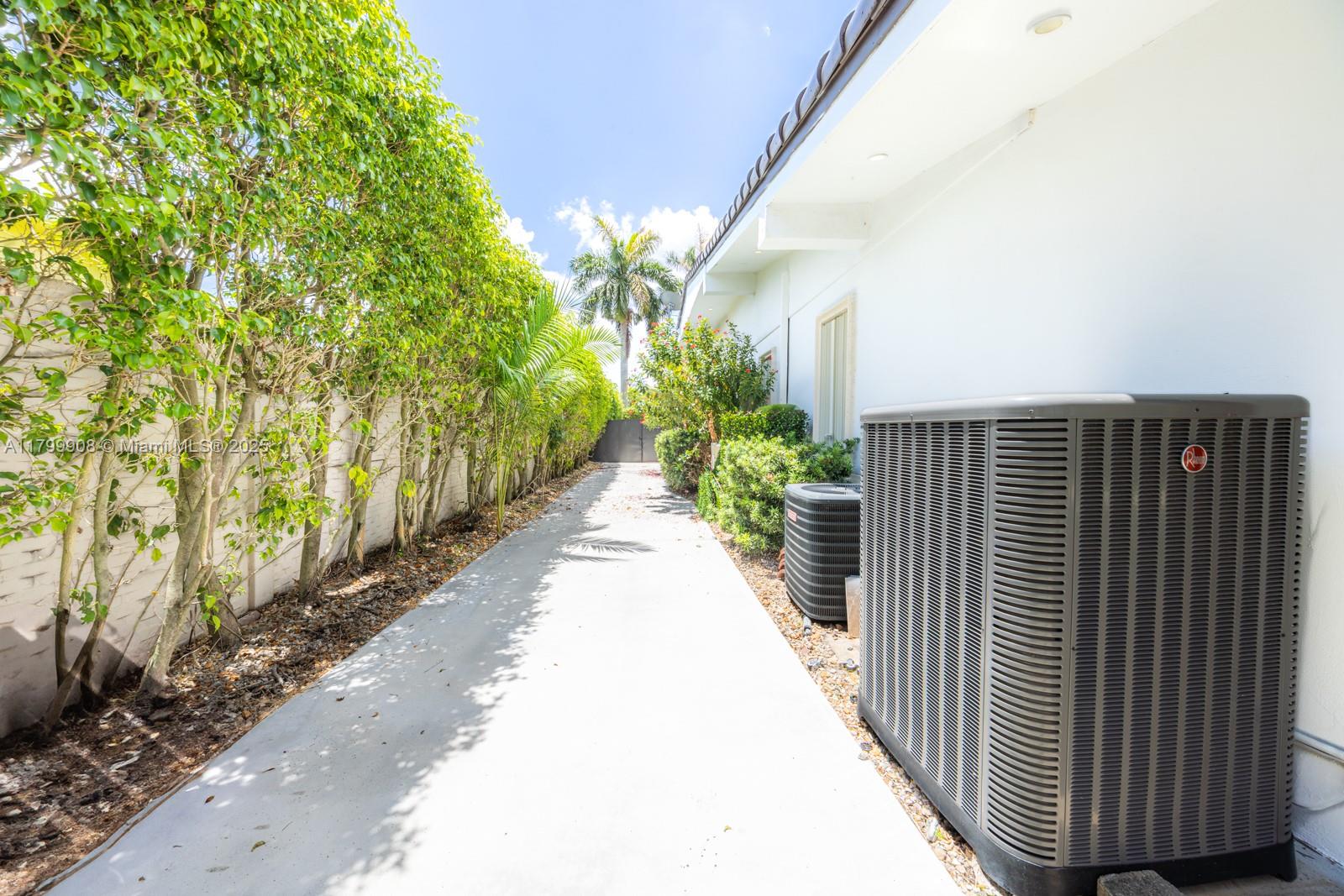 7345 N Oakmont Dr, Hialeah, Florida image 18