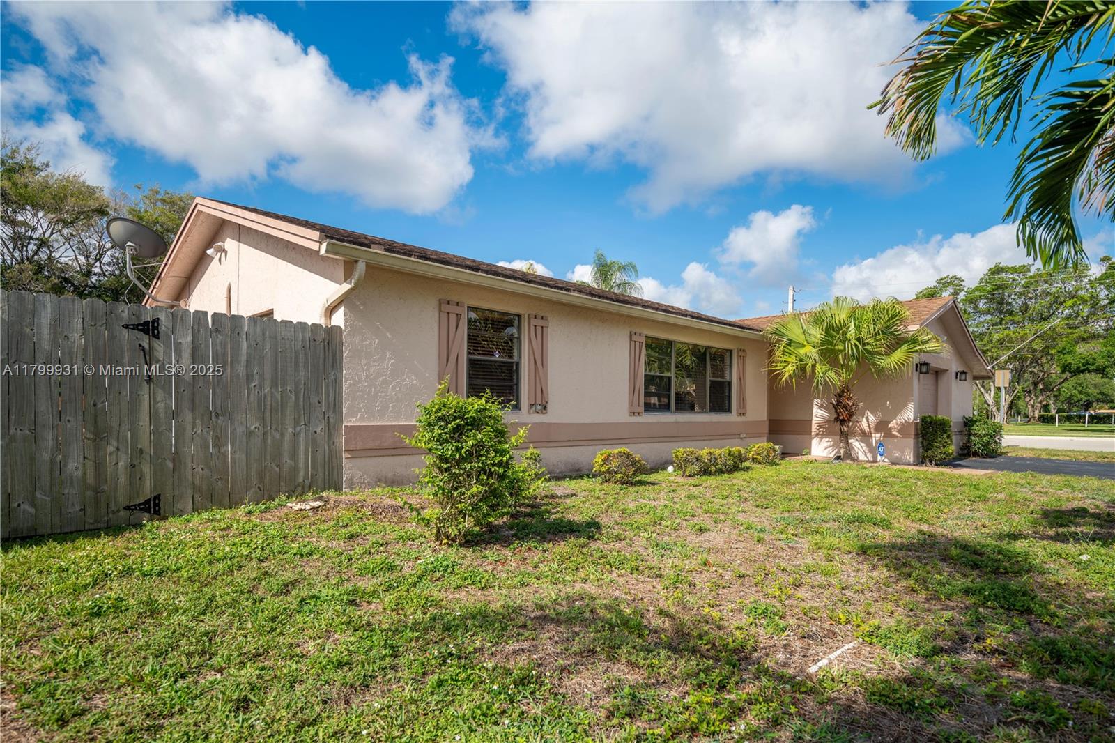5220 NW 26th Ct, Margate, Florida image 6
