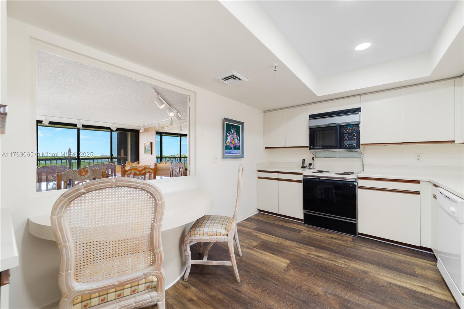 2450 Presidential Way #1607, West Palm Beach, Florida image 14