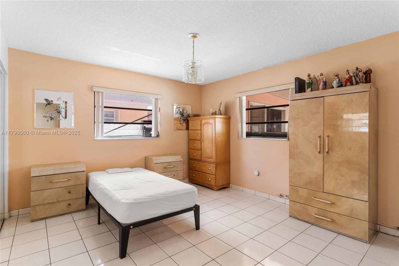 1370 W 42nd Place, Hialeah, Florida image 15