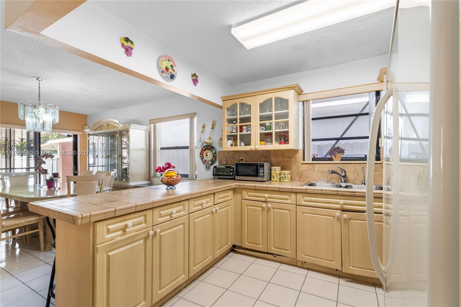 1370 W 42nd Place, Hialeah, Florida image 6