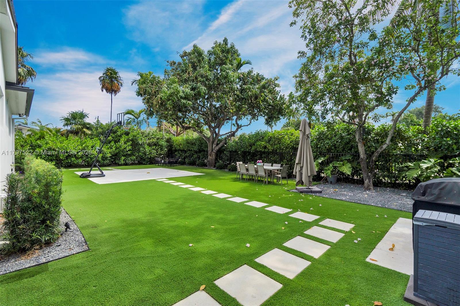 515 NE 115th St, Biscayne Park, Florida image 35