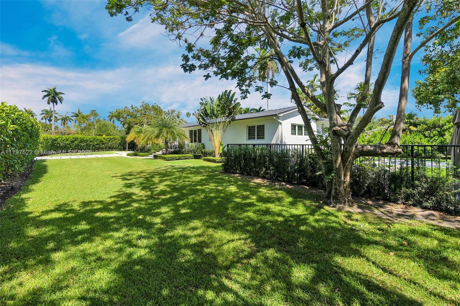 515 NE 115th St, Biscayne Park, Florida image 37