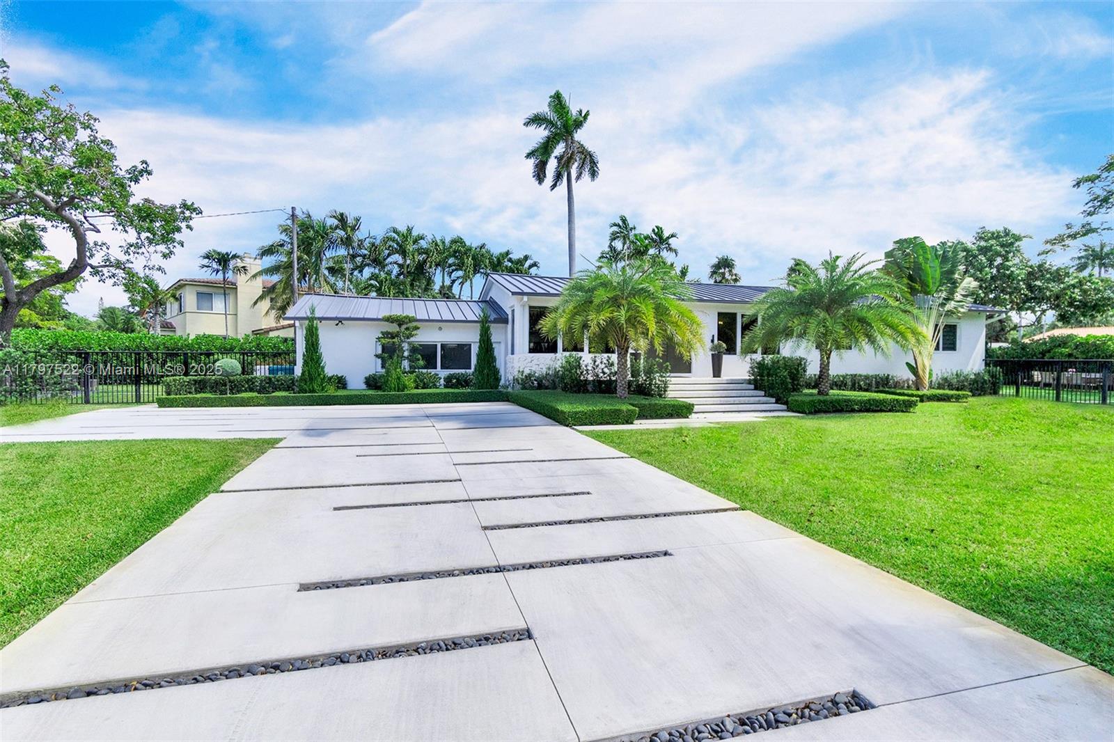 515 NE 115th St, Biscayne Park, Florida image 38
