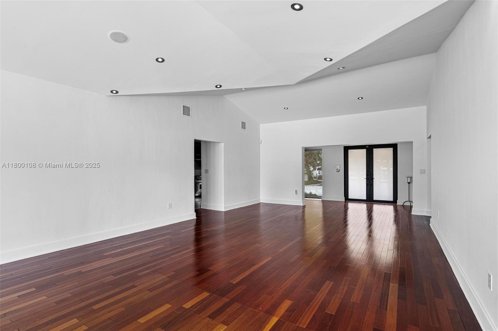 12605 Cyprus Rd, North Miami, Florida image 11